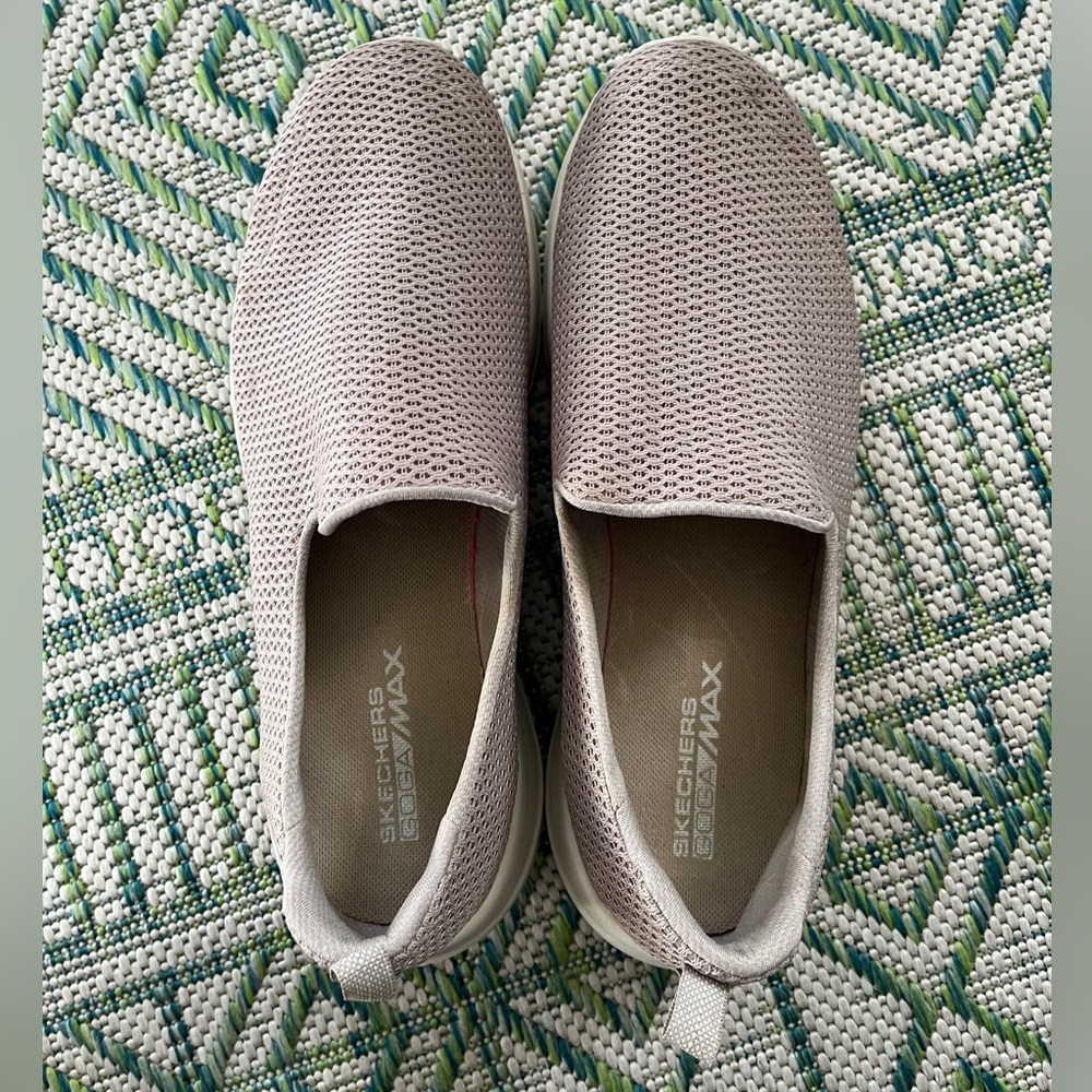 Skechers GogaMax Slip On Shoes 10 Pinkish Beige Comfort Soles Athleisure VGUC